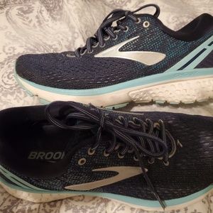 Womens size 7.5 Brooks Ghost 11